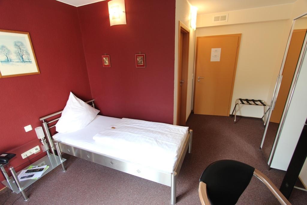 Hotel Landgasthof Zur Alten Scheune Zweibrücken Szoba fotó